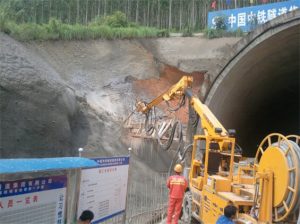 Mining Shotcrete Robot Onsite (7)